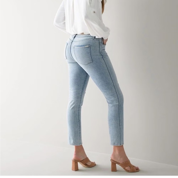 WHBM High-Rise Sculpt Destructed Straight - Picture 4 of 7